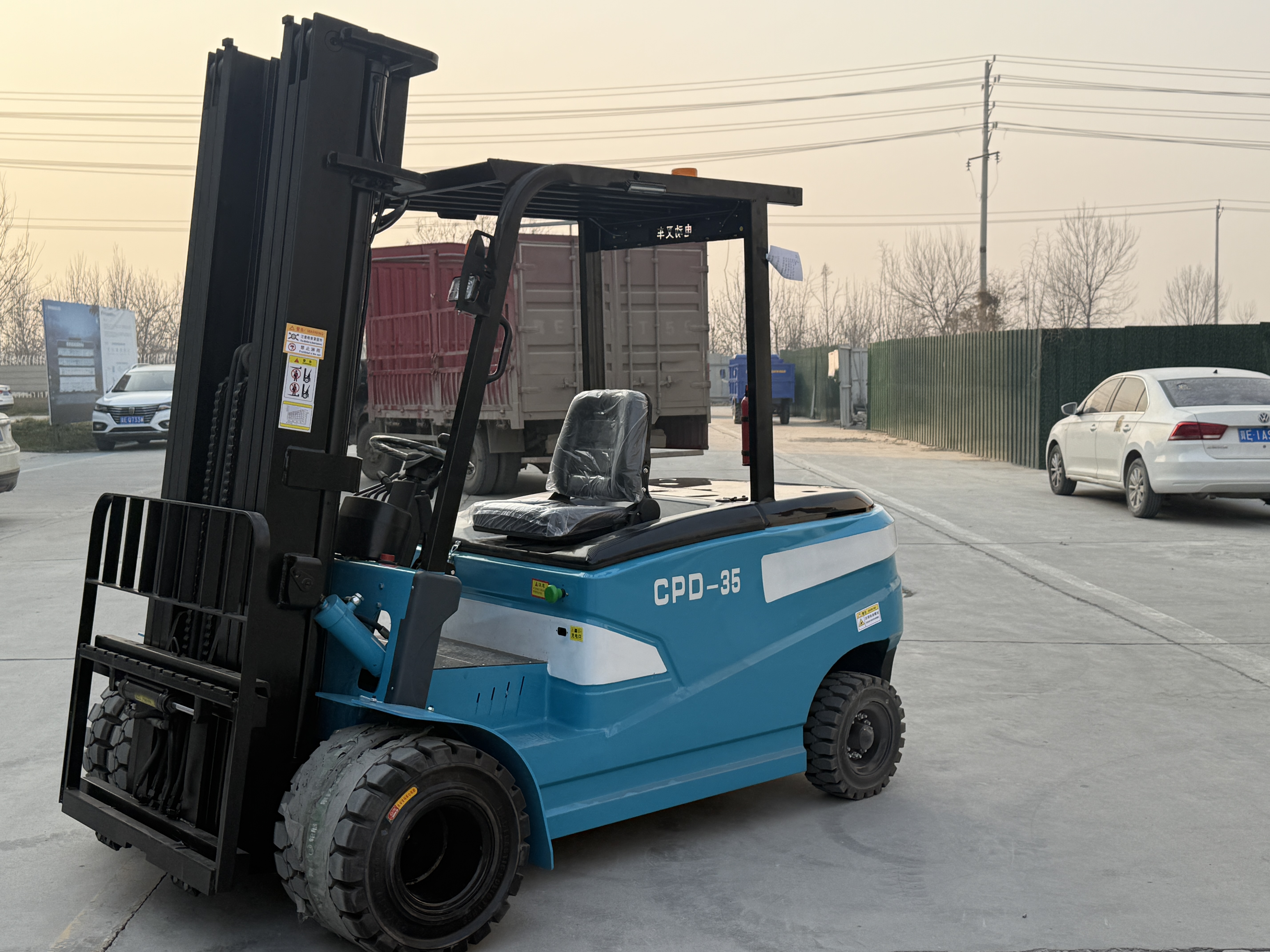 Gangchi 3 ton electric forklift with accessible service points